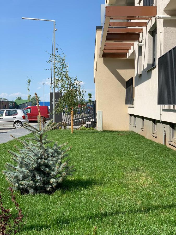 Mei Μπρασόβ Εξωτερικό φωτογραφία